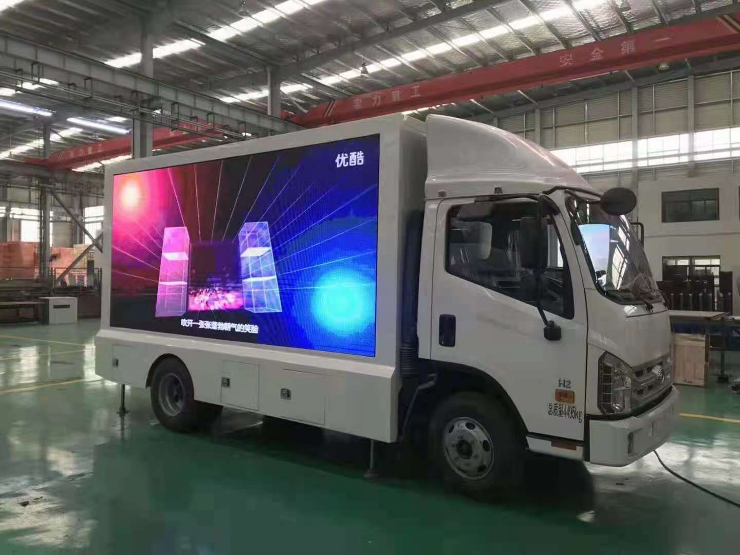 大型广告车