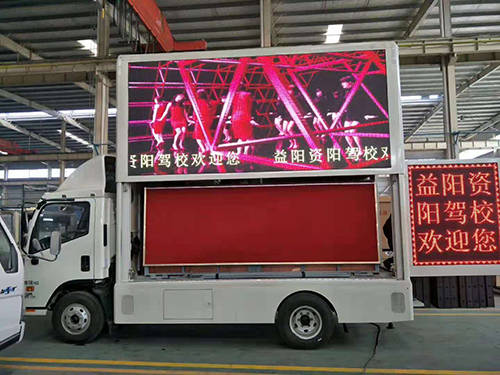 大型广告车