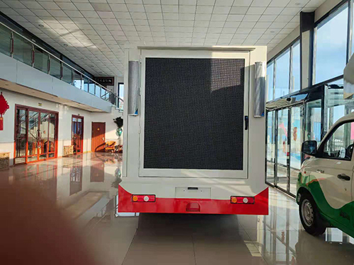 大型广告车