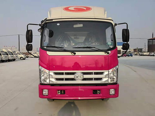 大型广告车