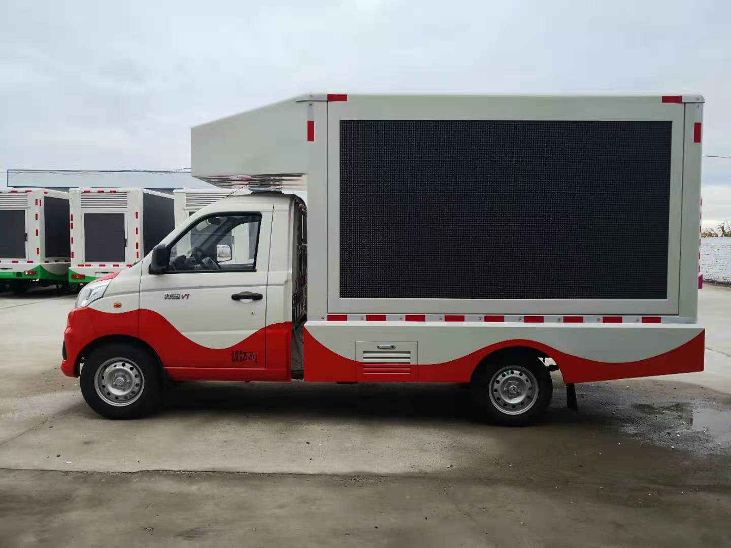 小型广告车
