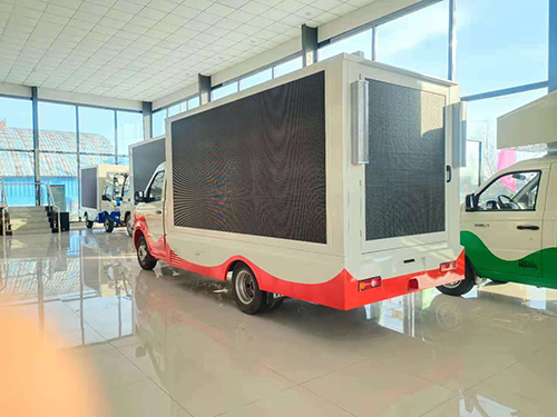 大型广告车