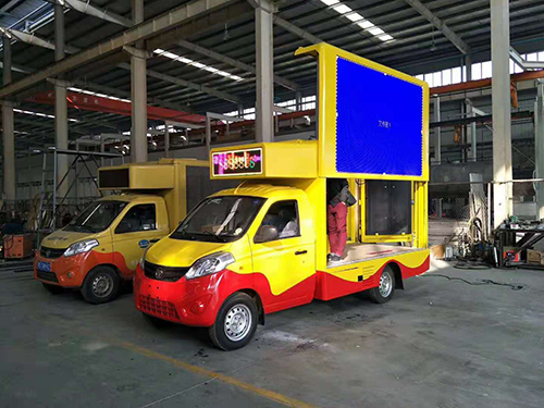 小型广告车