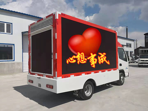 大型广告车
