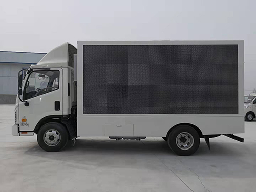 大型广告车