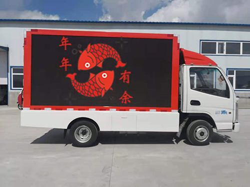 大型广告车
