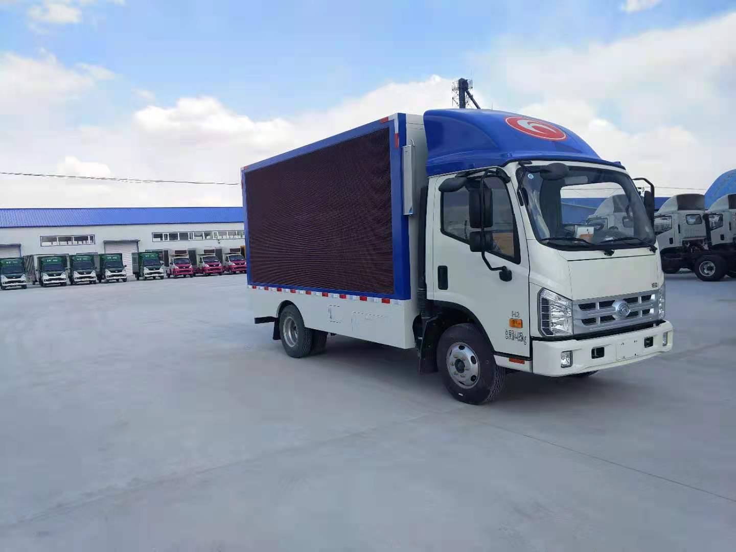 大型广告车