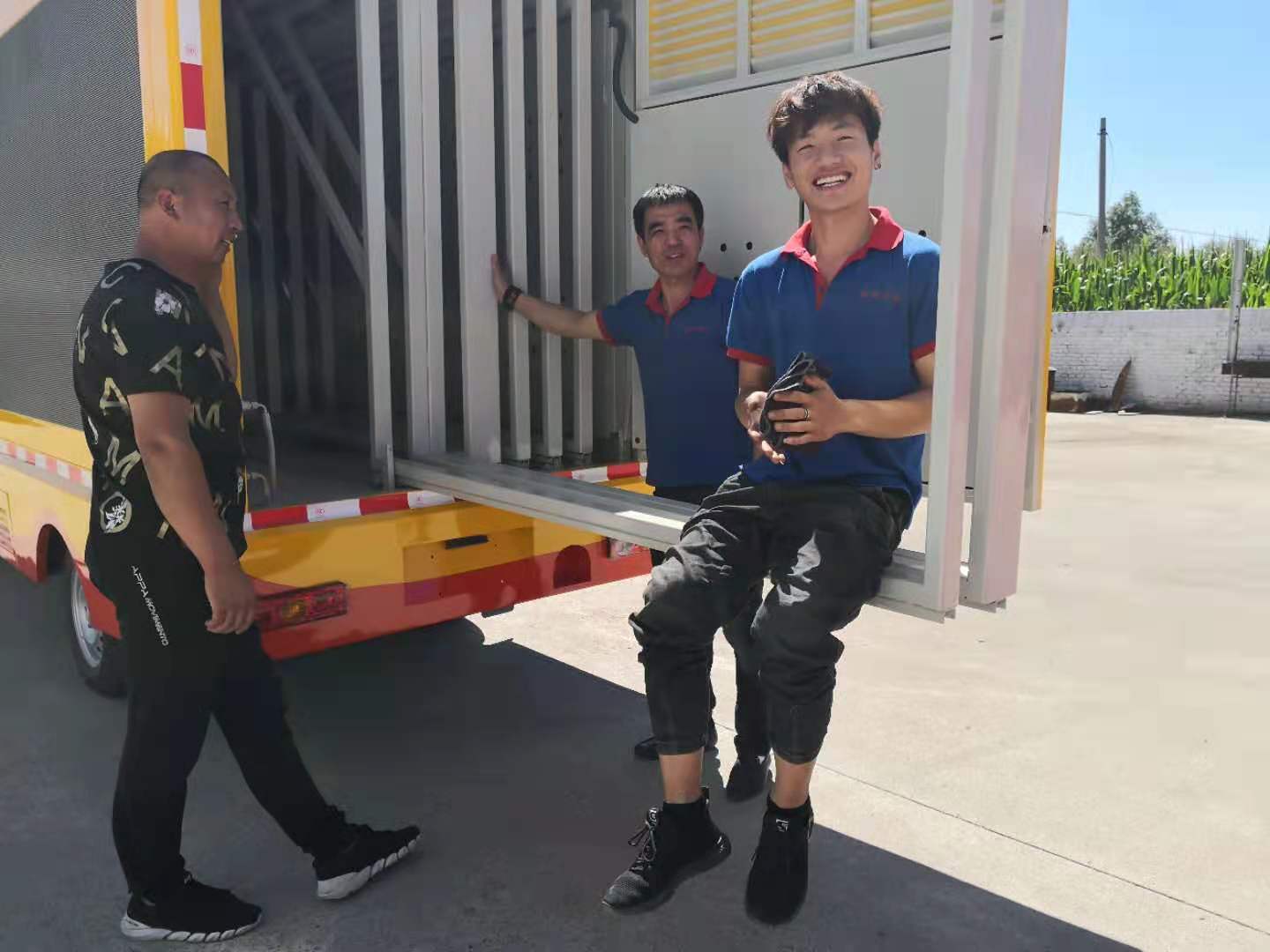 抽拉式门窗式广告车